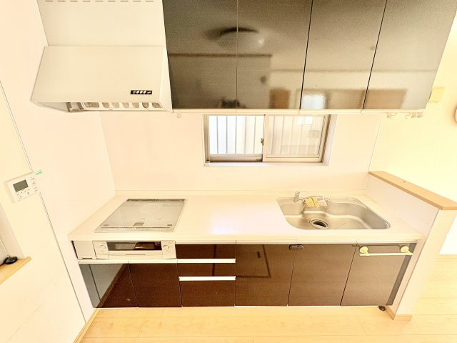 売中古戸建　駿河区西島のキッチン|IHコンロの為、安心安全です。きれいなキッチンです！