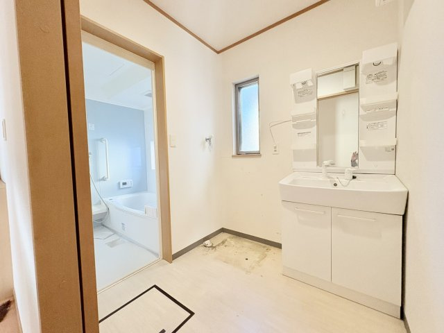 売中古戸建　駿河区西島の独立洗面台|朝の支度にも助かる、独立の洗髪洗面化粧台