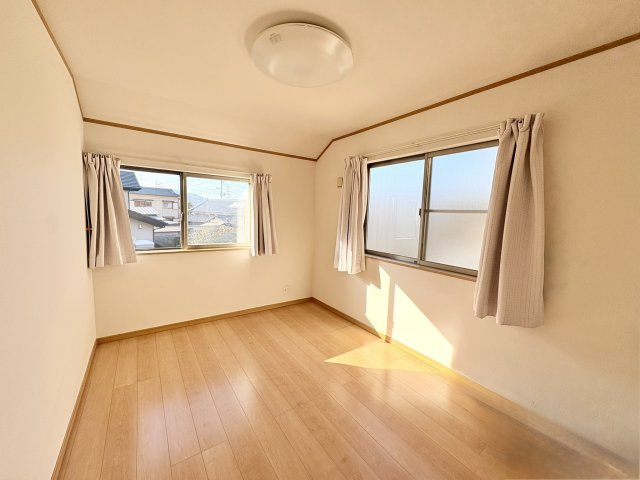 売中古戸建　駿河区西島の洋室|2階　北西の洋室①