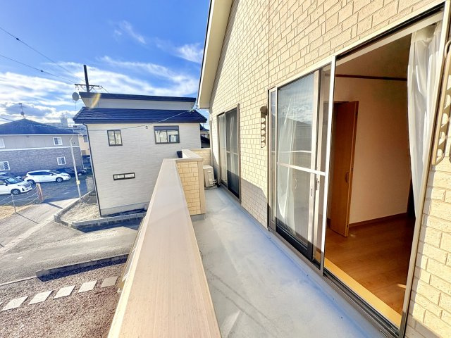 売中古戸建　駿河区西島のバルコニー|サンルームがあるので2階のバルコニーを洗濯を干すスペースに活用する必要が無いのは便利ですね！