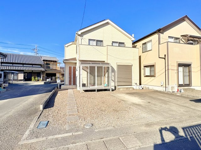 売中古戸建　駿河区西島の駐車場|駐車スペースはファミリーカーも十分入れる並列3台分。