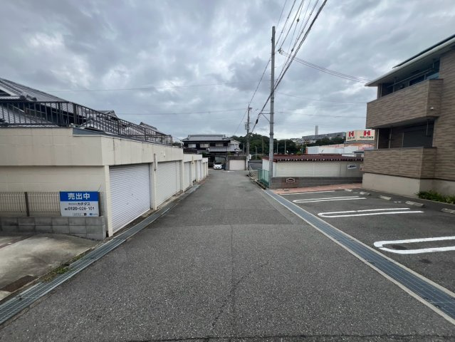 神戸市垂水区本多聞2丁目　戸建ての前面道路含む現地写真