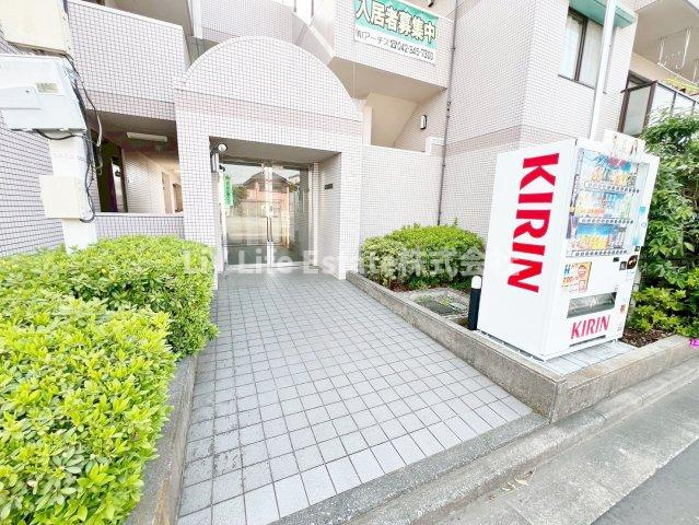 小平市小川町１丁目の賃貸マンションのエントランス