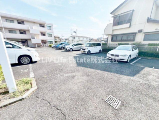 小平市小川町１丁目の賃貸マンションの駐車場