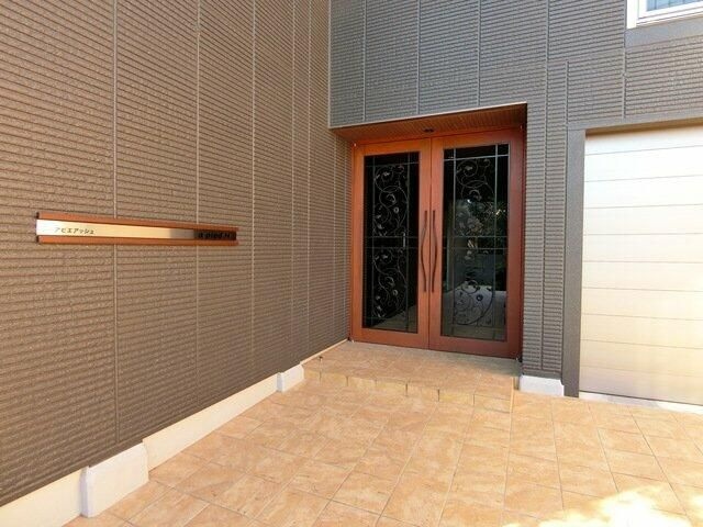 世田谷区砧５丁目の賃貸マンションのエントランス|毎日通るエントランスはこのようになっています