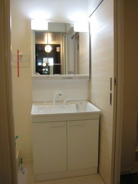 世田谷区砧５丁目の賃貸マンションの洗面所|忙しい朝には欠かせない洗面所です