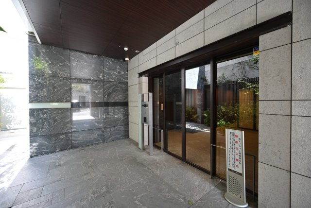 アトラス代々木上原のエントランス|清潔なエントランスです