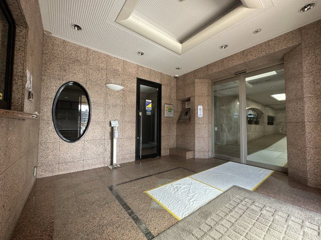 ラムセス横浜星川のエントランス|綺麗に整備されたエントランス部分です。セキュリティー面でも安心のオートロックを完備。