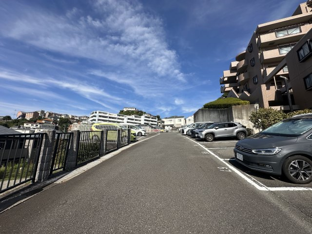 ラムセス横浜星川の駐車場|駐車場の空き状況については、その都度、確認いたしますのでお気軽にお聞きください。