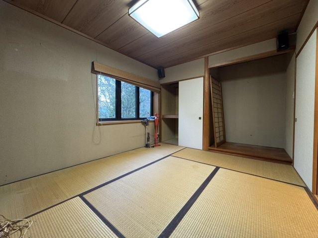 木漏れ日に包まれる白い別荘 ～吹き抜けと緑の庭で過ごす休日♪ 那須町高久乙の和室