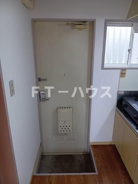 ロータスハイツＢ棟の玄関