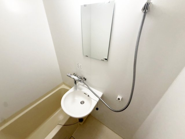 ウエストコート江坂の洗面所
