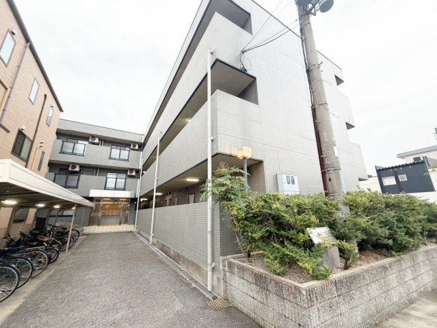 ウエストコート江坂の外観