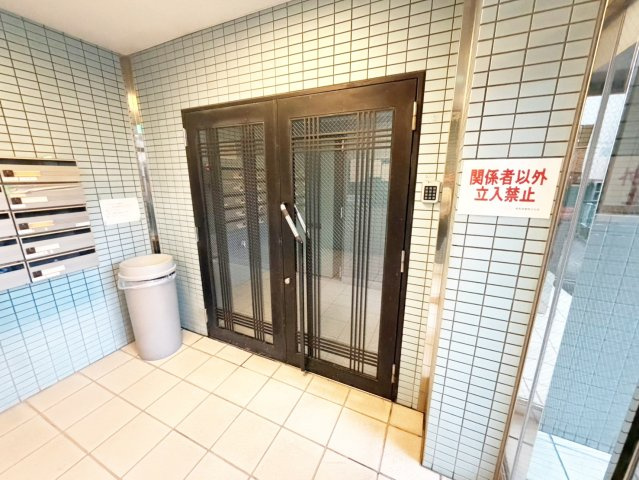 ウエストコート江坂のエントランス