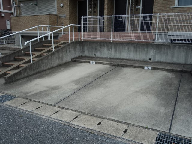 シャルマンコートの駐車場