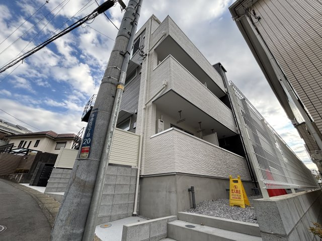 川崎市麻生区百合丘３丁目のアパートの外観