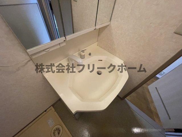第一飛翔ビルの独立洗面台