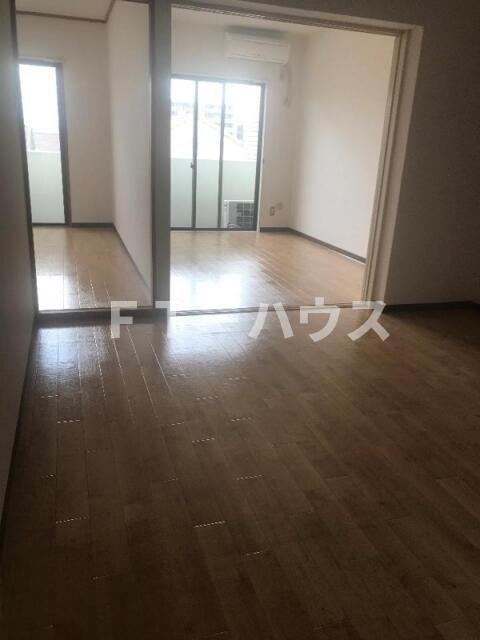 薬円台ガーデンタウンの内装