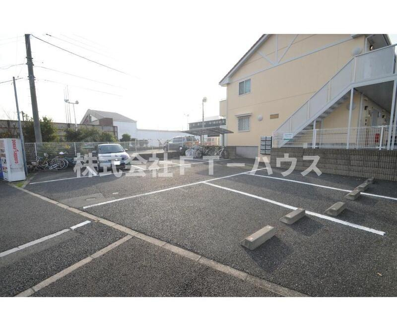 ファーストワンの駐車場