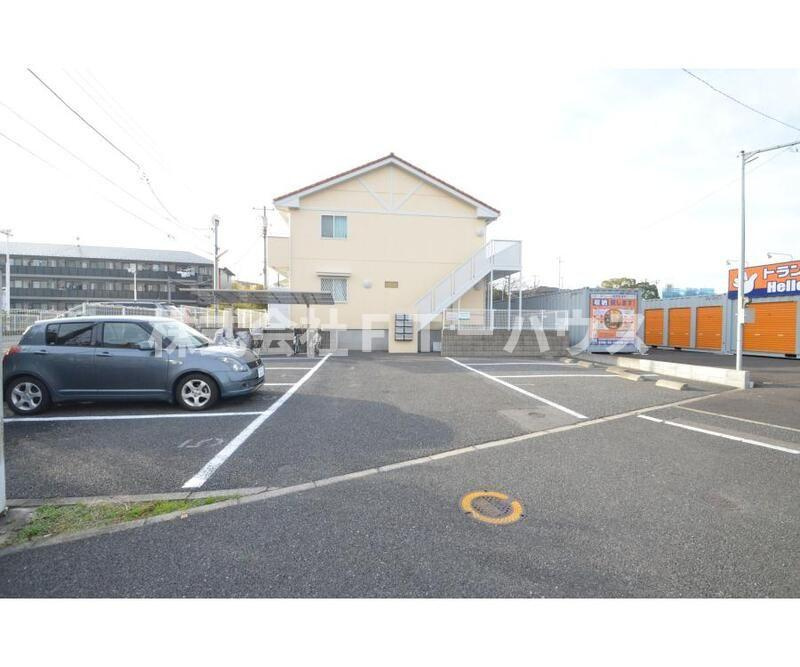 ファーストワンの駐車場