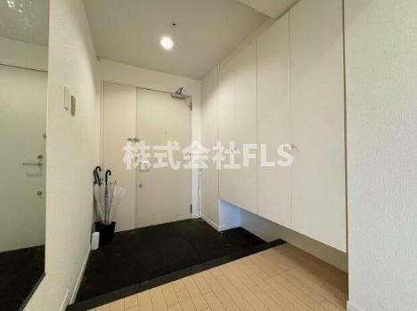 新宿区北新宿３丁目の賃貸マンションの玄関