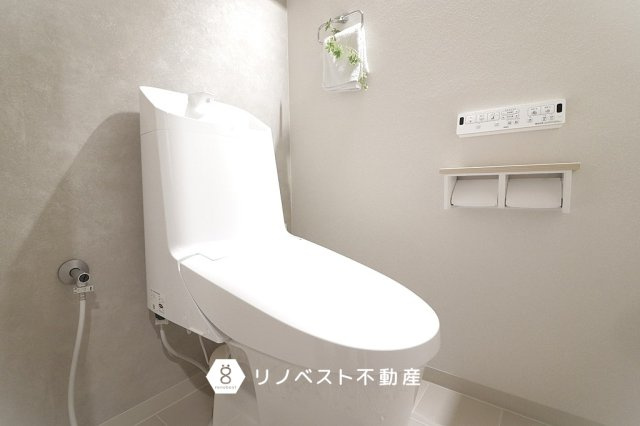 グランドメゾン小阪のトイレ|温水洗浄機能付き◎
コロンとしたシルエットがカワイイですね♪