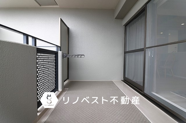 グランドメゾン小阪のバルコニー|【リノベスト不動産】テナント（事業用）物件のご紹介も可能です。事務所移転・新規開業等お気軽にご相談ください♪
