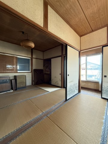 古き良き日本家屋。趣のある和風邸×カーポート付きの和室