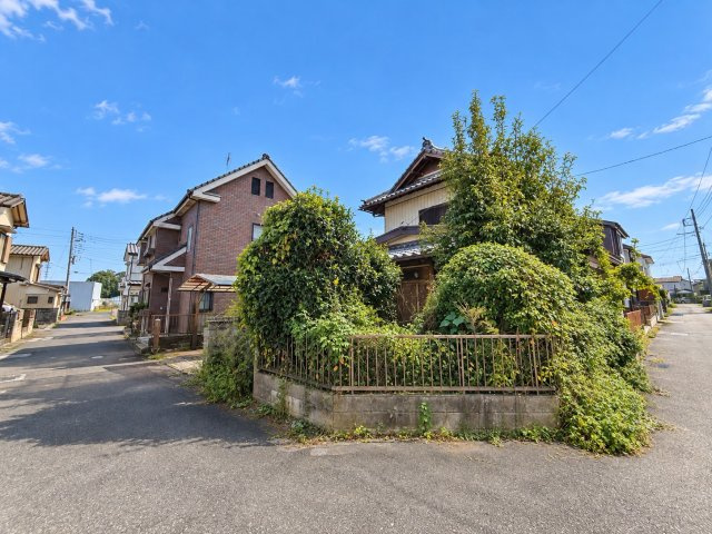 古き良き日本家屋。趣のある和風邸×カーポート付きの外観