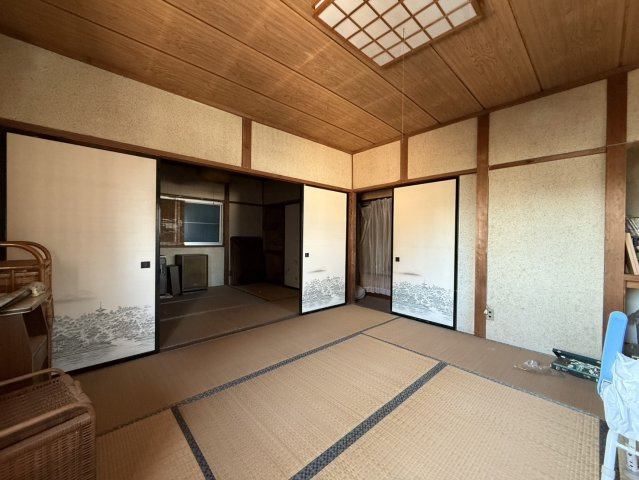 古き良き日本家屋。趣のある和風邸×カーポート付きの和室