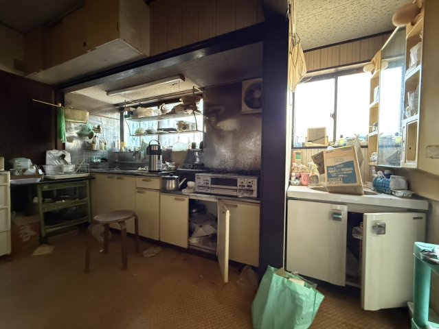 古き良き日本家屋。趣のある和風邸×カーポート付きの居間・リビング