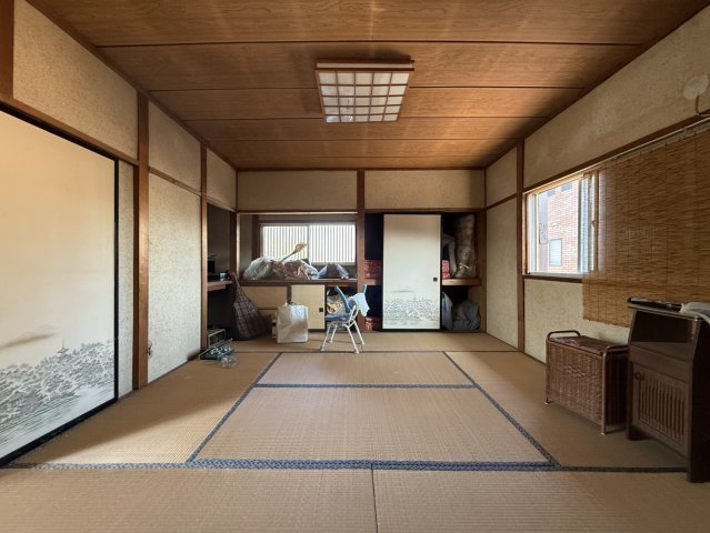 古き良き日本家屋。趣のある和風邸×カーポート付きの和室|和室があれば客間としても活用できます