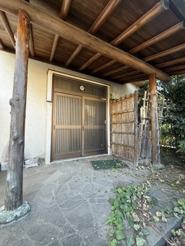 古き良き日本家屋。趣のある和風邸×カーポート付きのその他