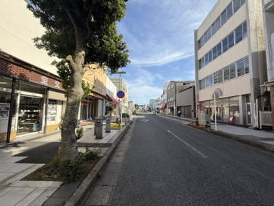 【前面道路含む現地写真】 | 千葉県銚子市新生町新生1丁目　診療所兼居宅