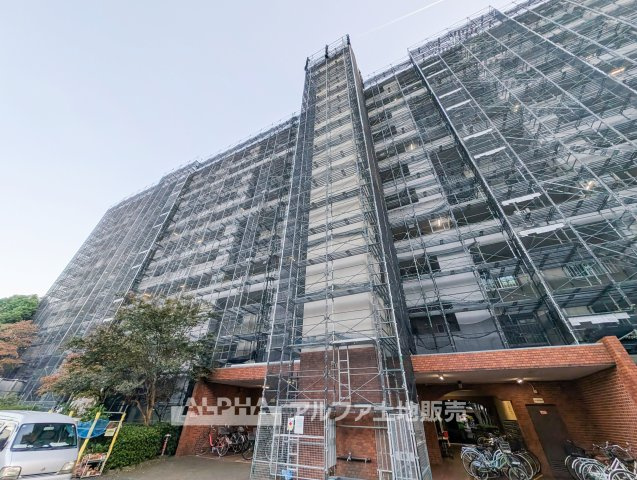 昭島つつじヶ丘ハイツの外観|【Sunny Residence】◆南向きの6階住戸◆陽当たりと通風に配慮された住まい。専有面積74.52平米の3LDKで、家族との新しい暮らしを始められます。