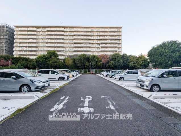 昭島つつじヶ丘ハイツの外観|【Everyday Convenience】◆商業施設が充実したエリア◆毎日の買い物から休日のお出かけまで、生活に役立つ施設が周辺にそろう住環境です。