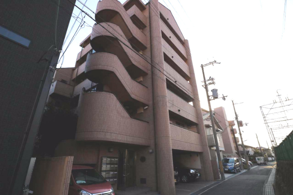 リヴェール本山の外観
