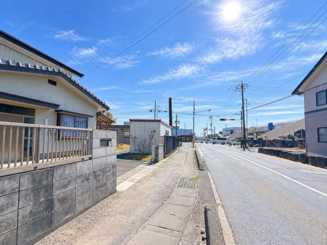 【中古戸建】茨城町長岡の前面道路含む現地写真