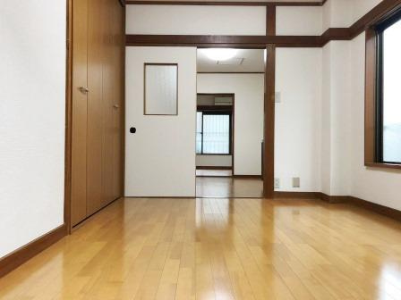 ハイツタカノの居間・リビング