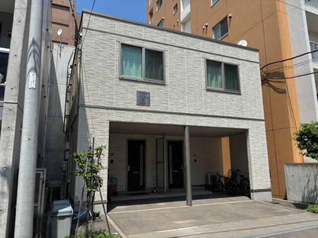 札幌市中央区北七条西１２丁目のテラスハウス