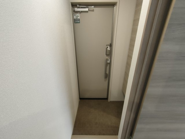 神戸市中央区中山手通７丁目のアパートの玄関