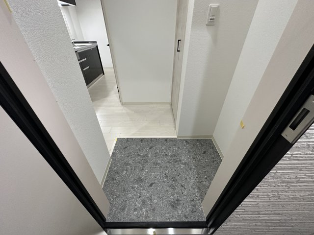 神戸市東灘区深江本町２丁目のアパートの玄関