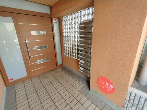 神戸市東灘区田中町２丁目の賃貸マンションのエントランス