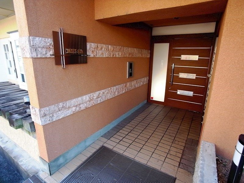 神戸市東灘区田中町２丁目の賃貸マンションのエントランス