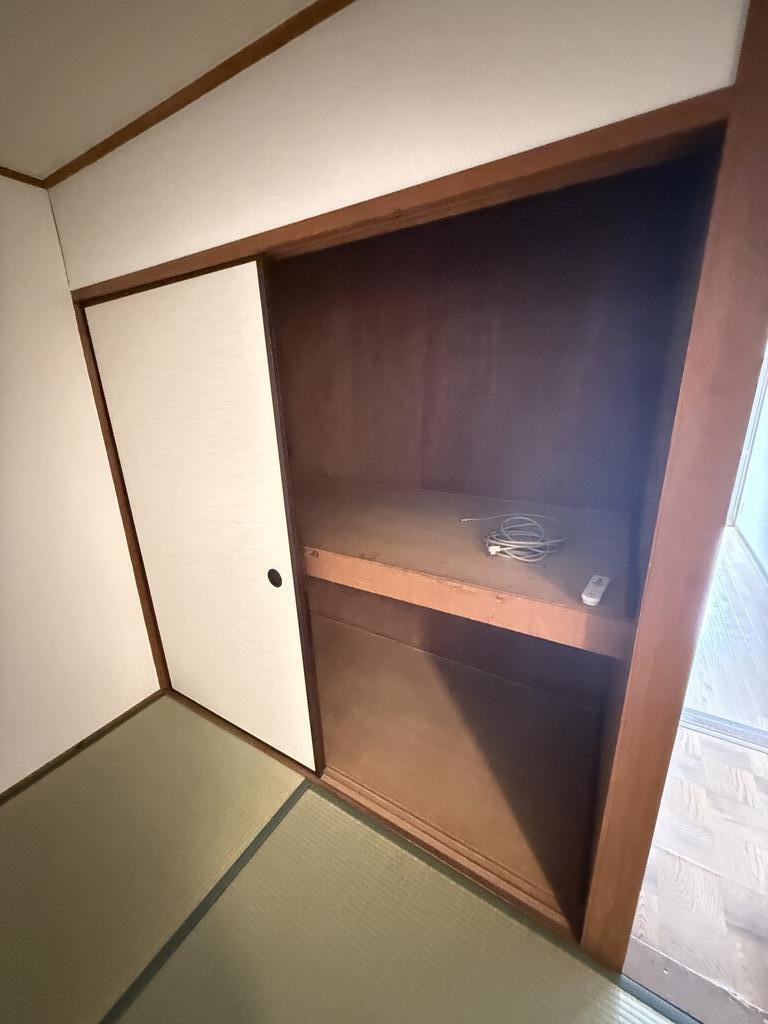 神戸市中央区下山手通８丁目のアパートの居間・リビング