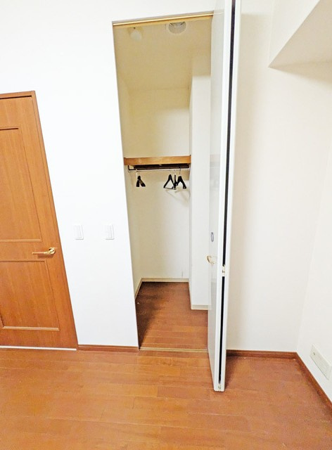 芦屋市朝日ケ丘町の賃貸マンションの収納