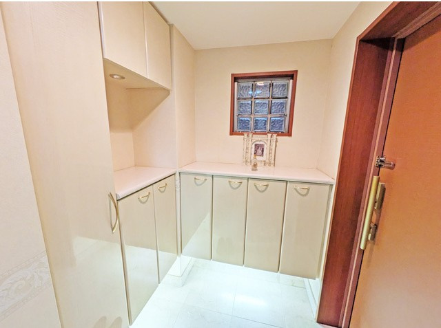 芦屋市朝日ケ丘町の賃貸マンションの玄関