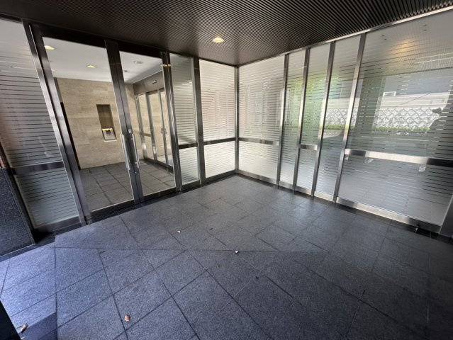 西宮市甲子園口２丁目の賃貸マンションのロビー