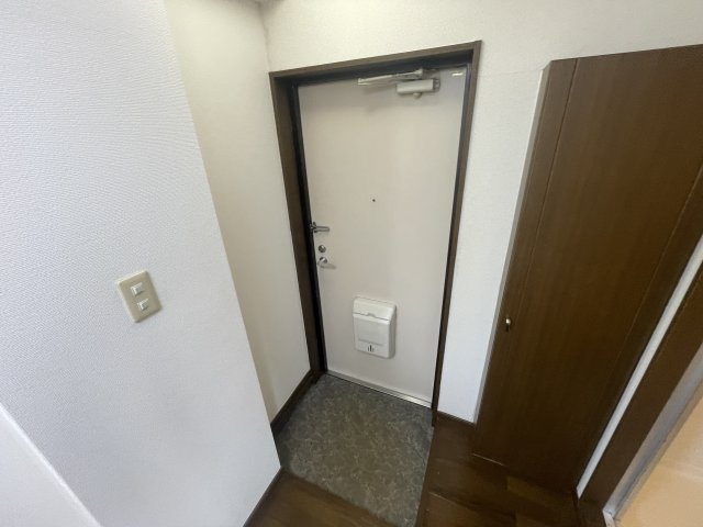 神戸市灘区城内通１丁目の賃貸マンションの玄関