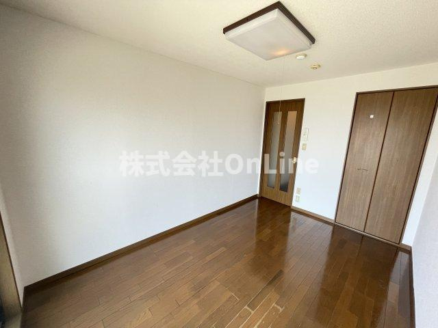 オリンピア阪本の洋室